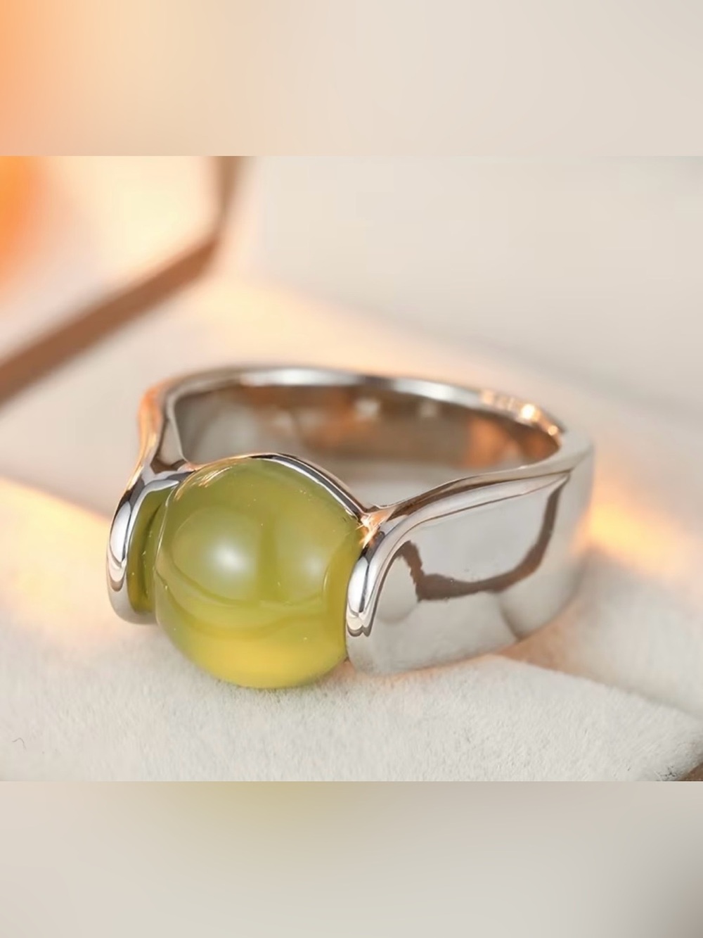 Silver Plated Ring with Olive Green Cabochon Stone Size 7 - Picture 3 of 4